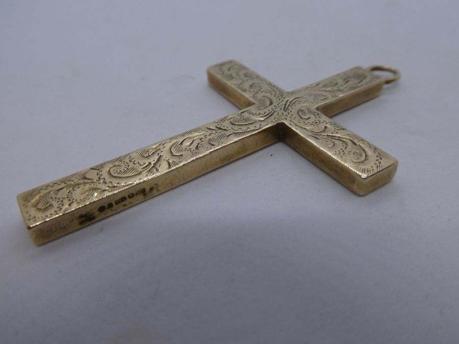 9ct yellow gold cross pendant with floral engraved decoration marked 375, 5.5cm, 5.1g approx - Image 3 of 4