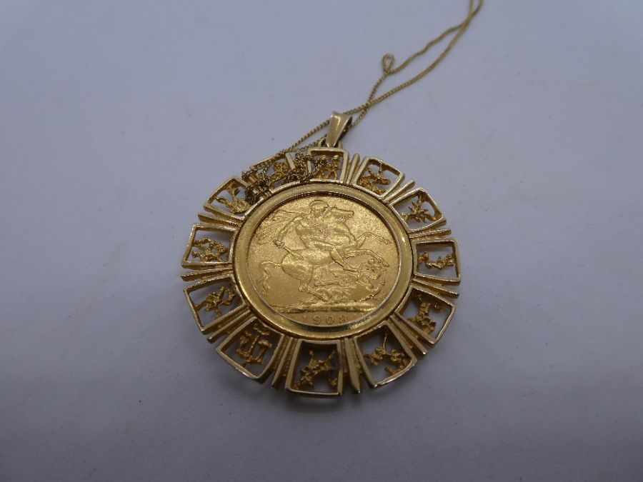 Fine 9ct yellow gold neckchain, hung with a 1908 full sovereign mounted in a 9ct mount, marked 375, - Image 4 of 4