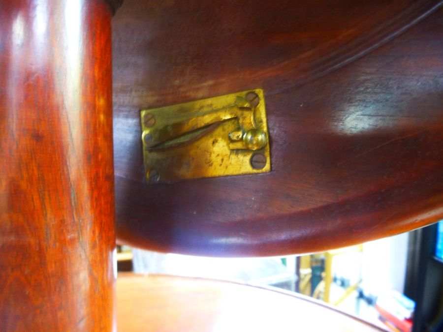 Antique mahogany 2 tiered dumb waiter on tripod base 61cm wide - Image 3 of 11
