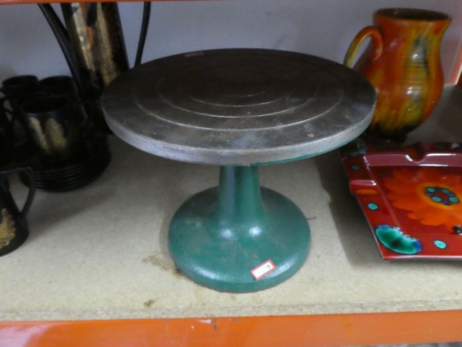 Metal turning manual pottery wheel - Image 2 of 2