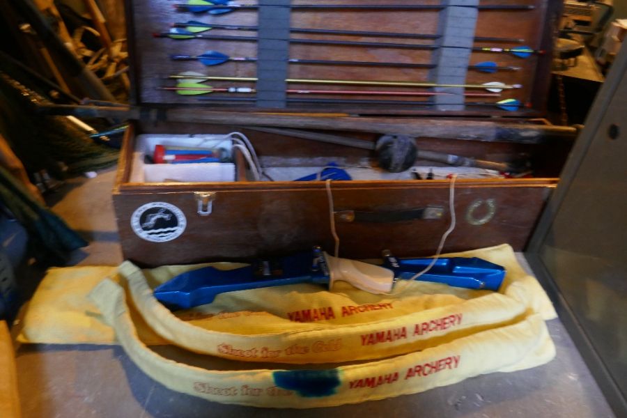 A wooden case Archery set to include Yamaha bow, arrows etc - Image 2 of 3