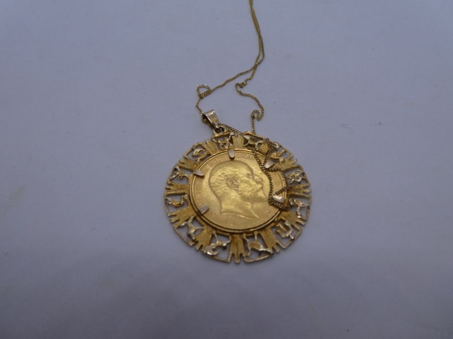 Fine 9ct yellow gold neckchain, hung with a 1908 full sovereign mounted in a 9ct mount, marked 375,