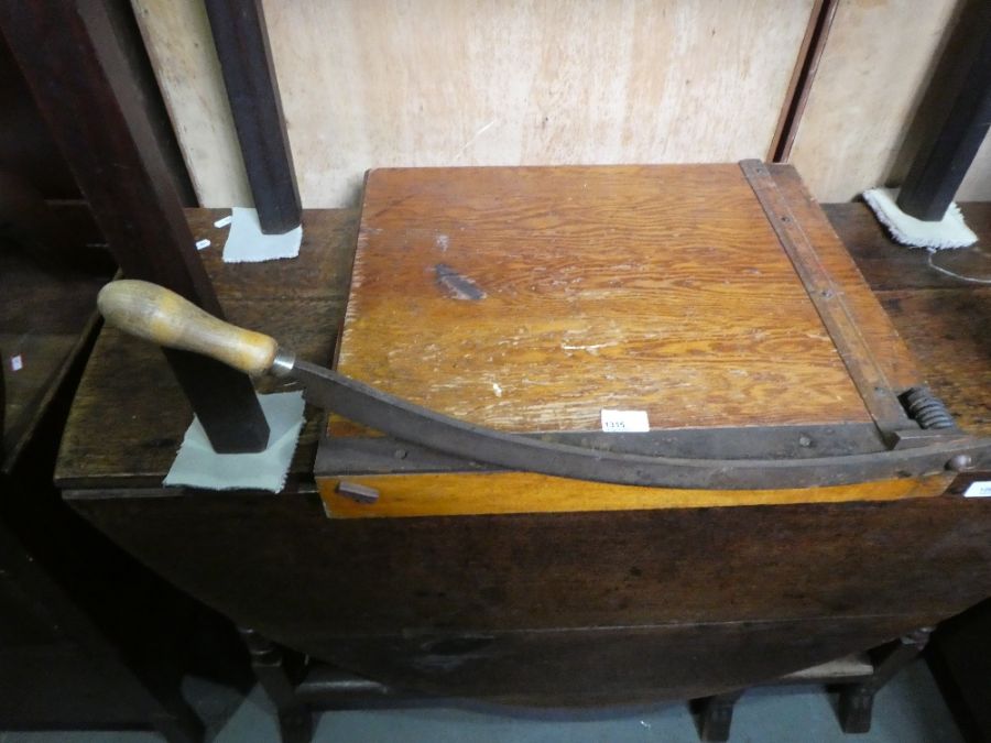 Vintage guillotine on oak base and measure - Image 3 of 3