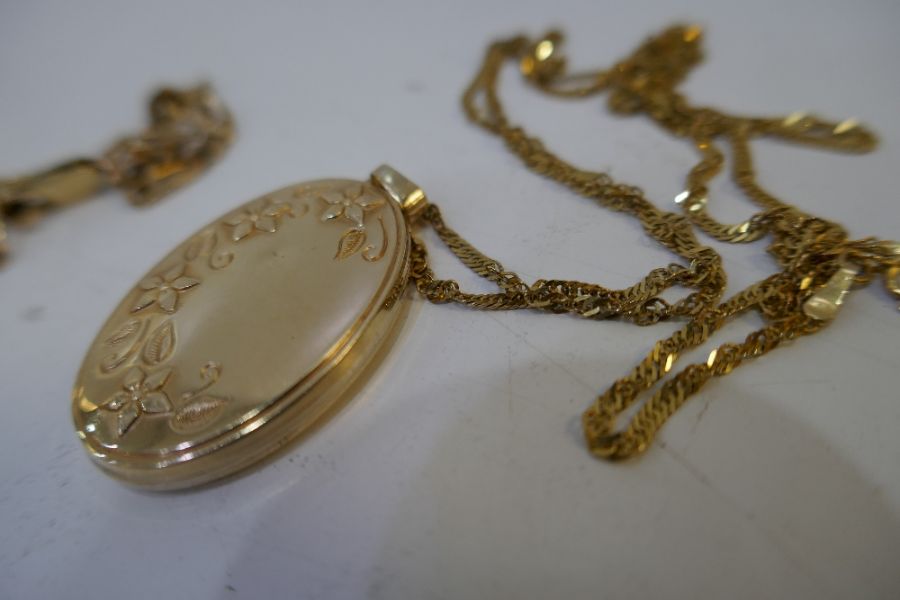 9ct yellow gold oval floral embossed locket, hung 9ct rose twist necklace and 9ct yellow gold figaro - Image 2 of 3