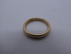 9ct yellow gold wedding band, size M, 3.2g approx, marked 375