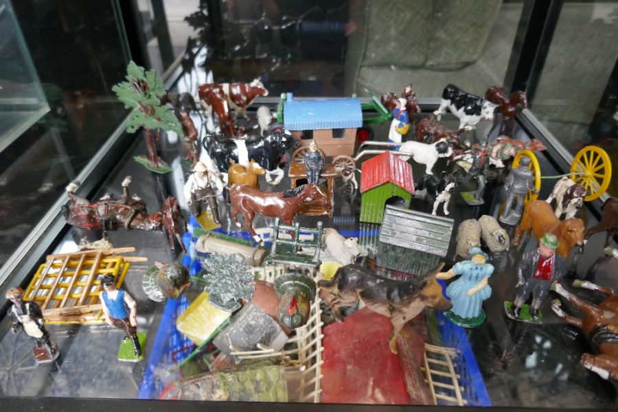 A quantity of Britains Zoo animals, farm animals, buildings and similar and other lead figures - Image 3 of 4