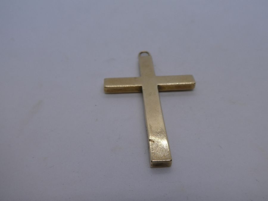 9ct yellow gold cross pendant with floral engraved decoration marked 375, 5.5cm, 5.1g approx - Image 4 of 4