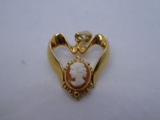 9ct yellow gold heart shaped cameo set pendant, marked 375, 3cm length, 4.9g approx