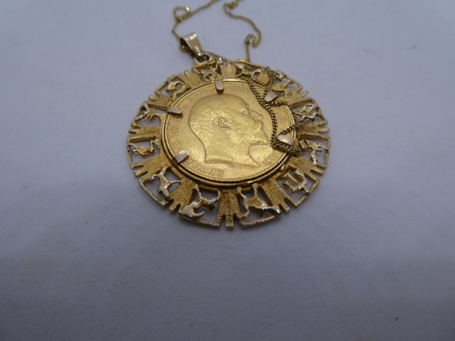 Fine 9ct yellow gold neckchain, hung with a 1908 full sovereign mounted in a 9ct mount, marked 375, - Image 3 of 4