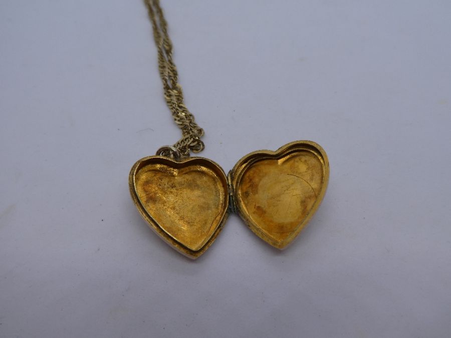 9ct yellow gold twist design neck chain, 47cm, hung with 9ct heart shaped locket pendant, 7.8g appro - Image 2 of 3