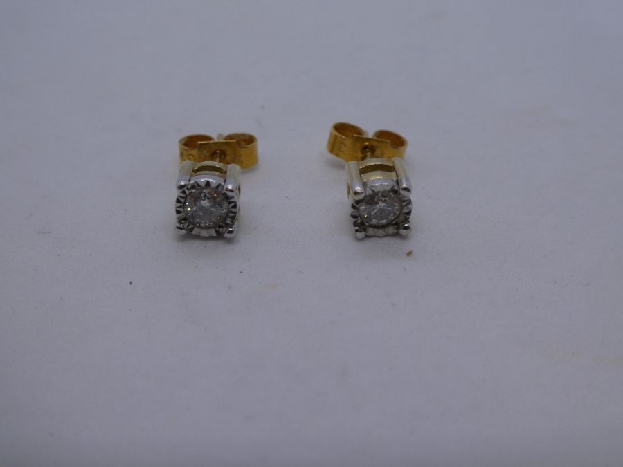 Pair of 9ct yellow gold illusion set diamond stud earrings, approx 0.15 carat each, marked 375, 1.4g