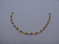 18ct twin tone bracelet, marked 750, 19cm, 5.3g approx