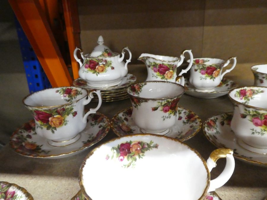 A selection of Old Country Roses, by Royal Albert - Image 4 of 4