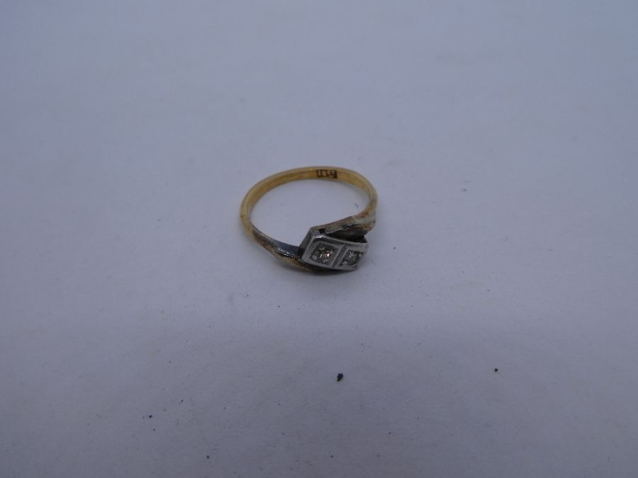 Art Deco design crossover diamond ring, set two diamonds in square setting, marked 18ct, size L, 2.6