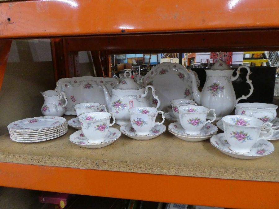 Quantity of Royal Albert 'Tranquility' teaware, approx 30 pieces