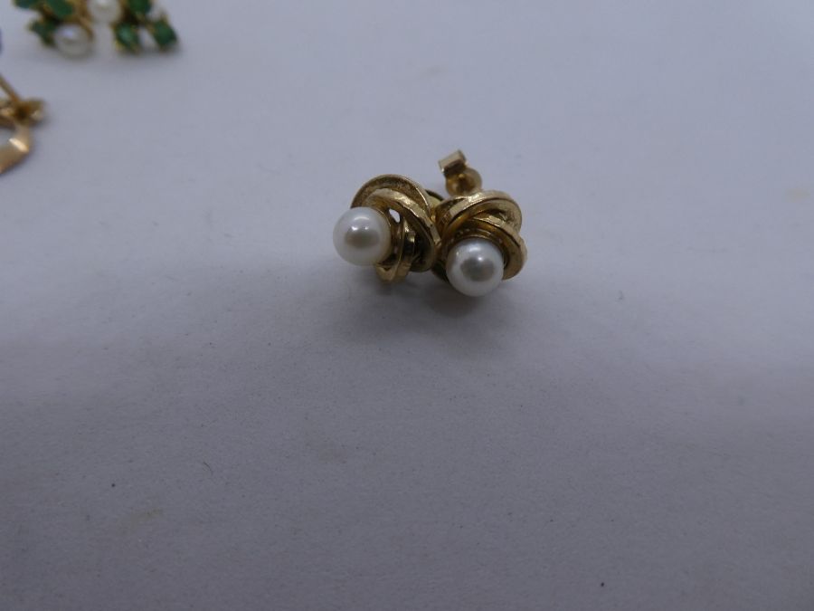 Three pairs of 9ct yellow gold stud earrings including emerald and pearl example, marked 375, approx - Image 3 of 3