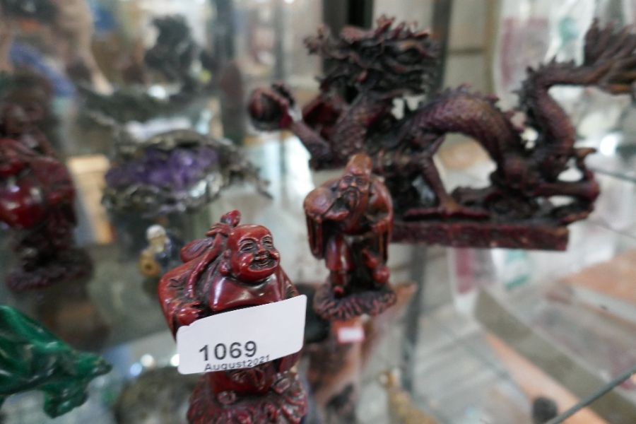 A small shelf of resin oriental figures and dragon and a green stone lion, etc - Image 3 of 3