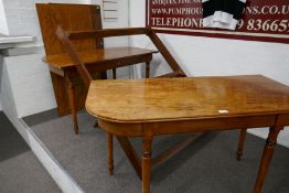 A mahogany D-End dining table with centre section and 2 additional leaves, 244cm