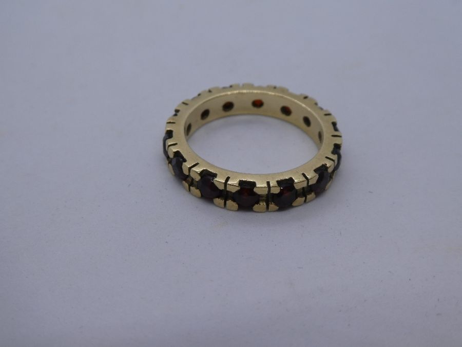 15ct yellow gold garnet set eternity ring, size K, marked 585, 4g approx - Image 2 of 4