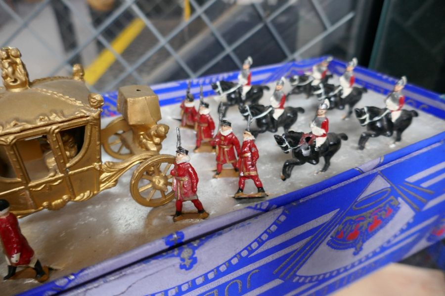 HO Hillco a vintage Jubilee carriage set including figures and carriage, boxed - Image 3 of 3