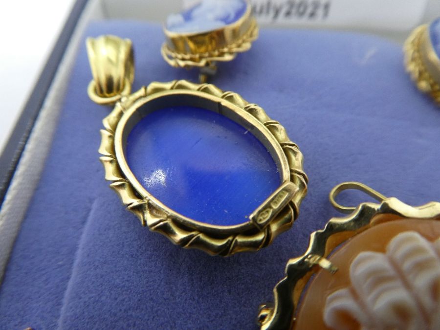 Collection of cameo earrings, pendants and brooches, including 18ct yellow gold blue cameo earrings - Image 4 of 4