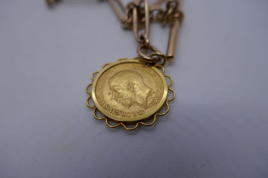 Antique 9ct yellow gold trombone link Albert chain, marked 375, hung with 1912 Full sovereign, Young - Image 3 of 3