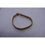 Pretty 9ct yellow gold bracelet with heart shaped clasp, marked 375, JAM, 10.8g approx