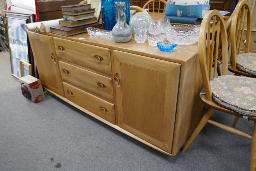 An Ercol Elm sideboard having 3 central drawers flanked by cupboards 155cm - Image 3 of 4