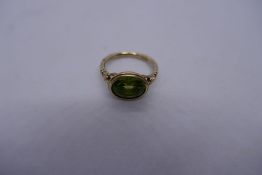 Pretty 9ct yellow gold dress ring set with oval faceted green stone, marked 375