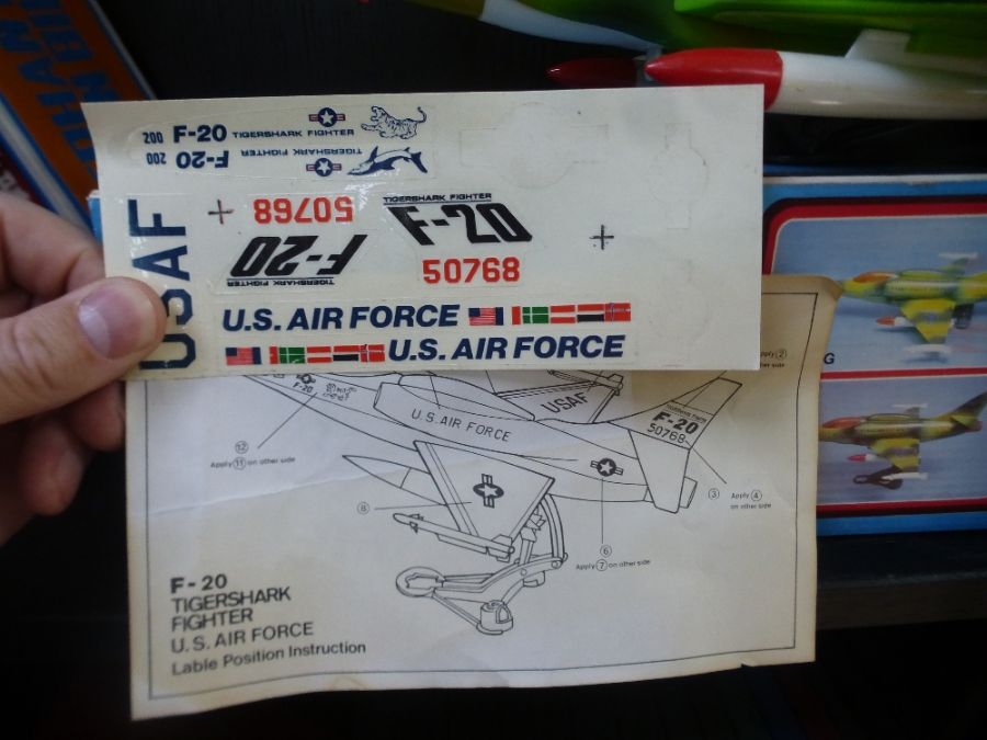 Vintage Toy Battery US Air Force tiger shark fighter mint, in box, along with tinplate clockwork ele - Image 13 of 14
