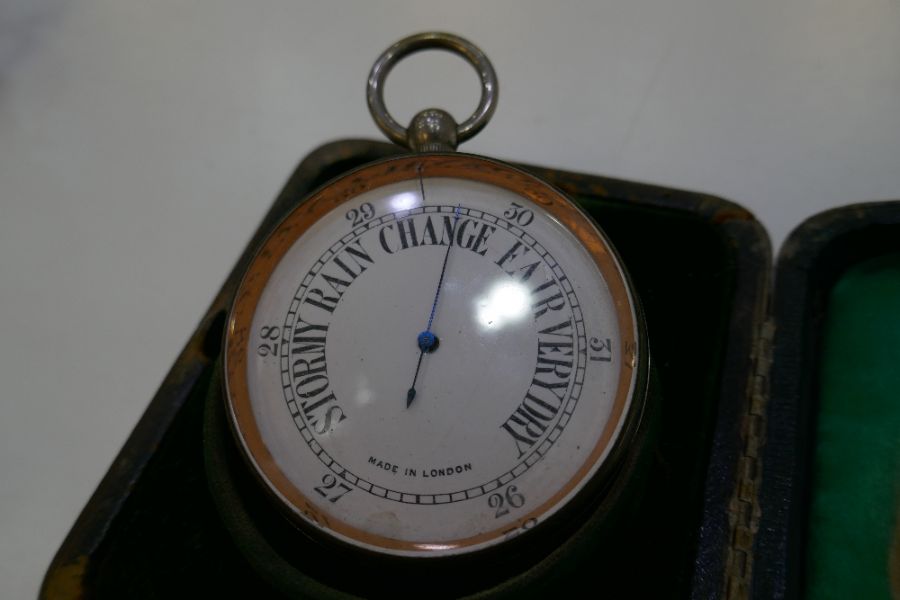 An Edwardian silver frame case holder with a large pocket watch/desk watch hallmarked London 1902 Wi - Image 2 of 10