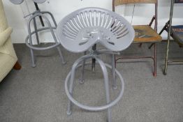 Heavy tractor stool