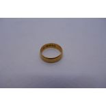 22ct yellow gold wedding band, 4.3g, marked 22