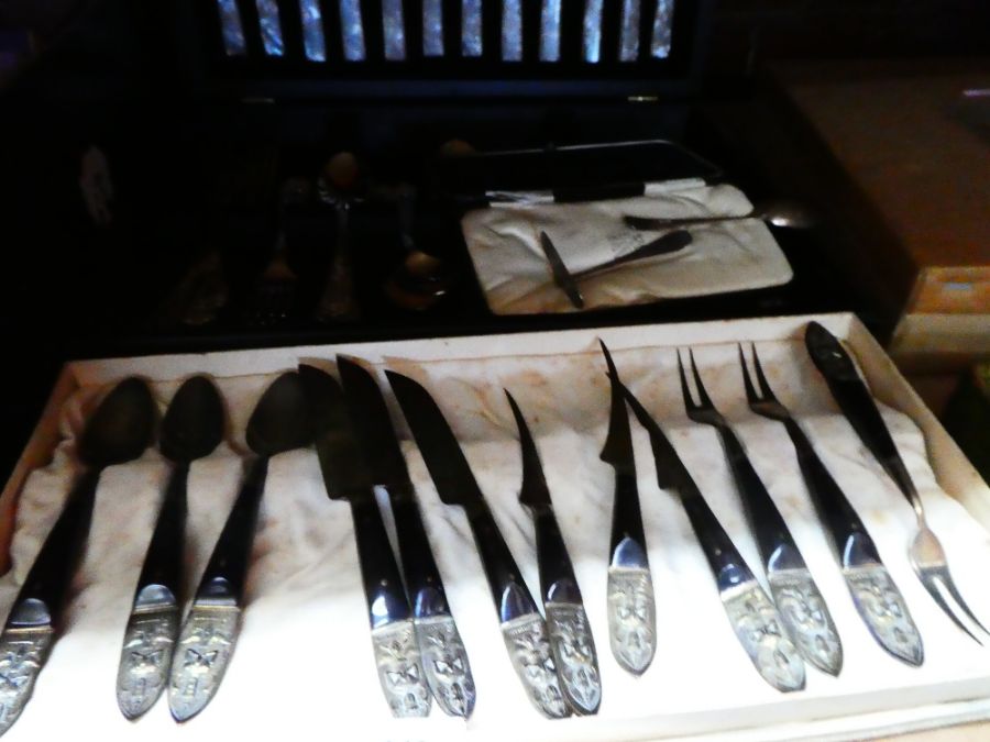 A large selection of cutlery, some boxed and a selection of Wedgwood collector's plates - Image 2 of 8