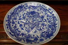 A Chinese blue and white circular dish decorated dragons, 29.5cm