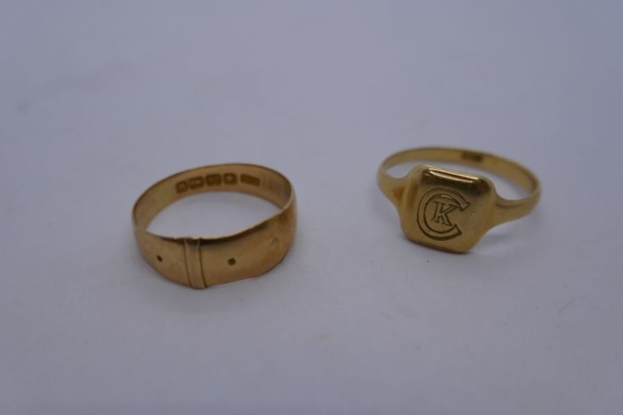 2 18ct yellow gold rings, one an initial inscribed signet ring, both marked 18, approx. 8.9g - Image 2 of 2