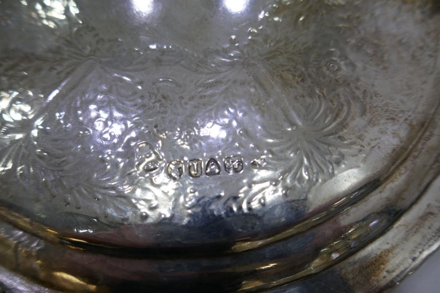 A very heavy circular Georgian silver tray of decorative foliate design, on three feet, with gadroon - Image 6 of 6