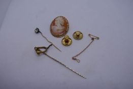 9ct gold mounted cameo brooch with safety chain, pair of 9ct yellow gold dress studs, and 2 yellow m