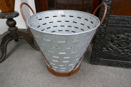 Oyster/olive bucket