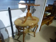 Mahogany scalloped edge coffee table, oval mahogany central table with under tier