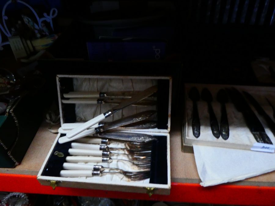 A large selection of cutlery, some boxed and a selection of Wedgwood collector's plates - Image 5 of 8