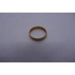 14K yellow gold wedding ring with etched star detailing, marked 375, 2.1g approx