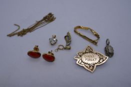 Mixed lot to include, fine 9ct yellow gold chain AF, gold front 'Dinna Forget' badge, earrings, pend