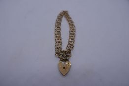 9ct yellow gold interlocking link bracelet with heart shaped clasp, marked 375, 7.4g approx