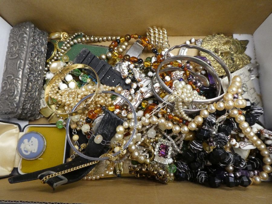 Box of mixed costume jewellery to include rolled gold bangle, bead necklaces, silver trinket box, wr - Image 2 of 2
