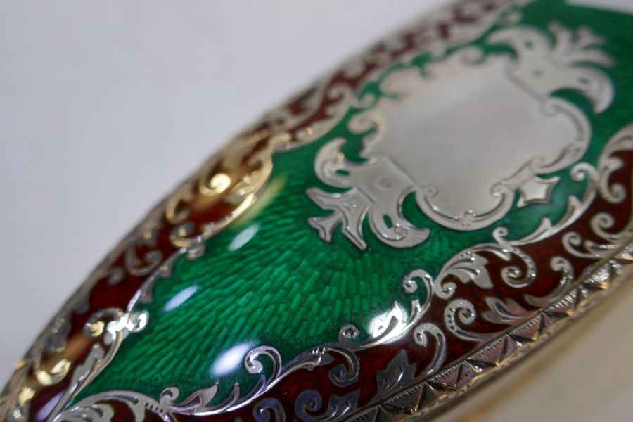 A really pretty, impressive, silver and Edwardian trinket box with lovely, decorative green and red - Image 3 of 4