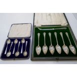 A cased set of six silver grapefruit spoons and a silver handled grapefruit knife. Spoons hallmarked