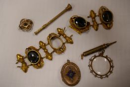 Box of costume jewellery to include gilt agate set bracelet, yellow metal pendants, brooches etc