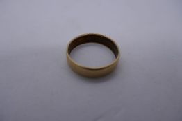 9ct yellow gold wedding band, marked 375, 2.6g, Size O.