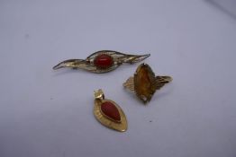 18ct yellow gold tear drop shape pendant with a coral centre, (marked 750), 9ct ring AF. Silver gilt